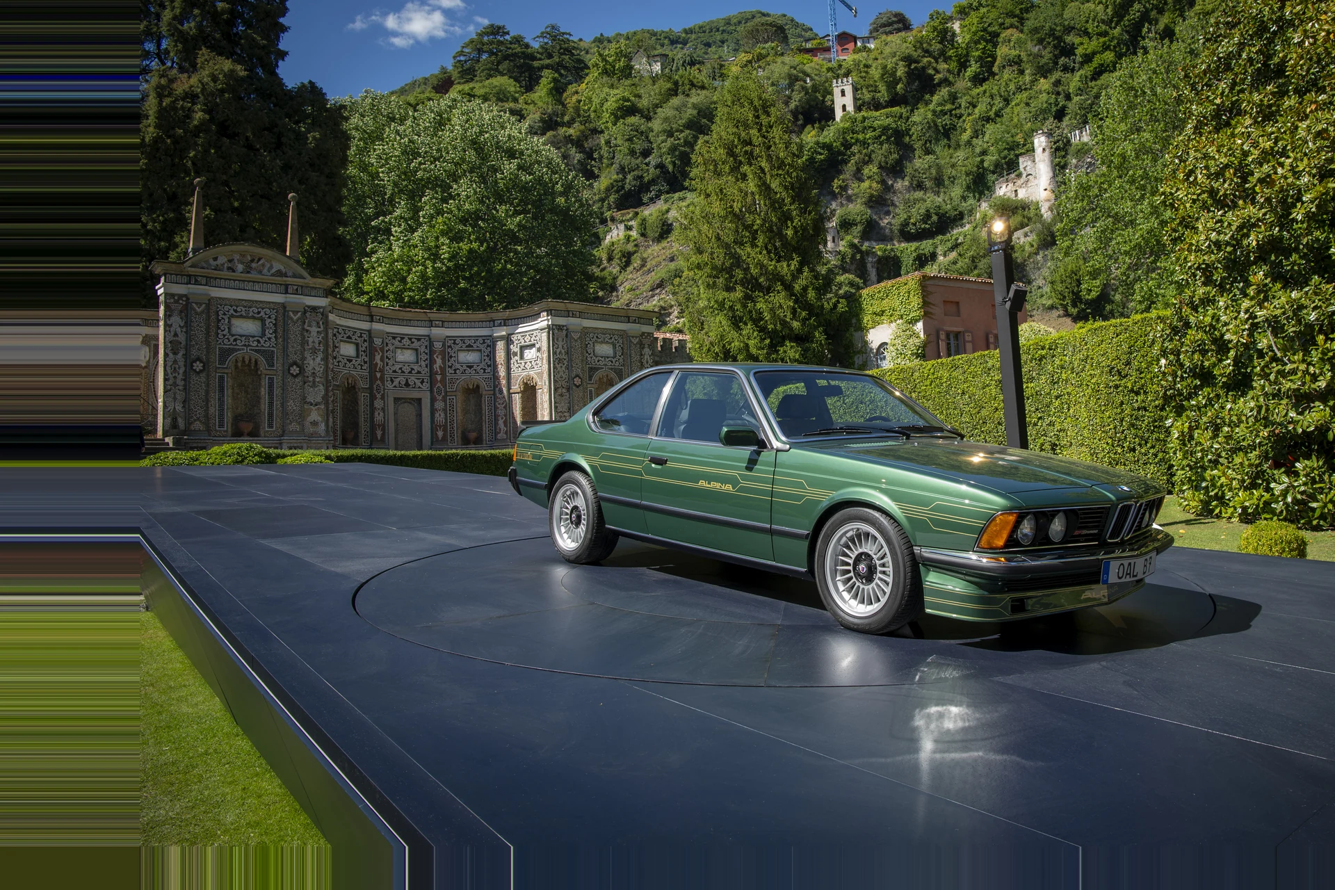 ALPINA B7 S Turbo Coupé 1981 года на подиуме конкурса элегантности Villa d'Este