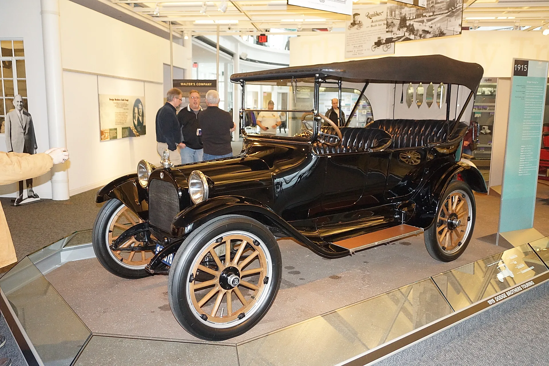 Dodge Brothers Touring 1915 года, первая модель марки, в музейной экспозиции