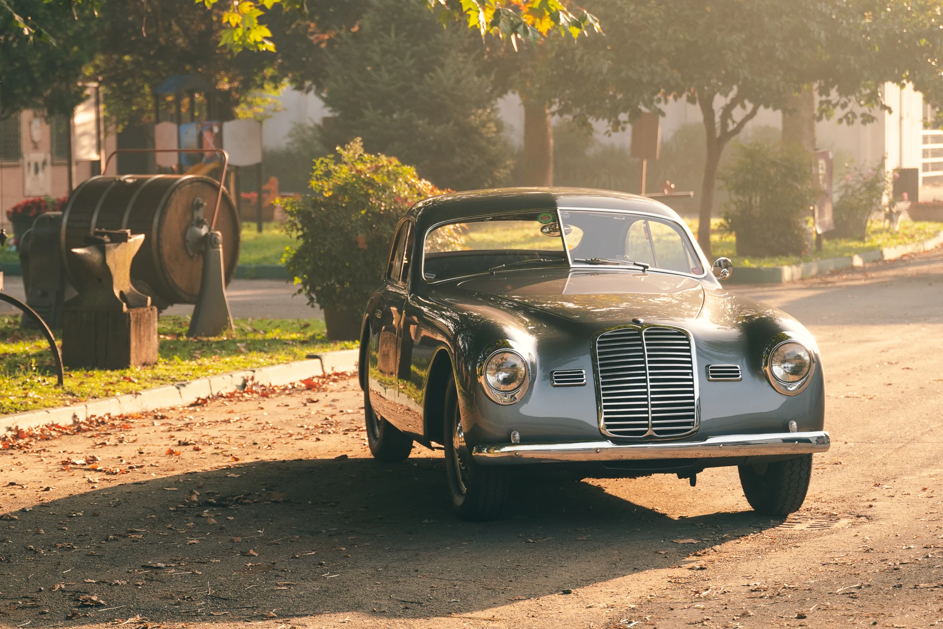 Maserati A6 1500 Gran Turismo Pinin Farina 1947 года, первая дорожная Maserati, в аллее