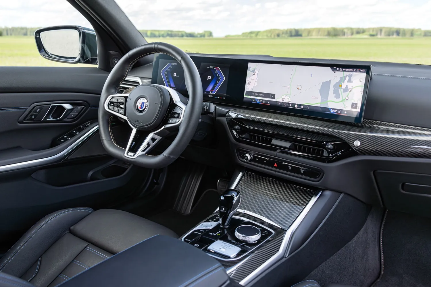 Alpina B3: Синие приборы и табличка с номером