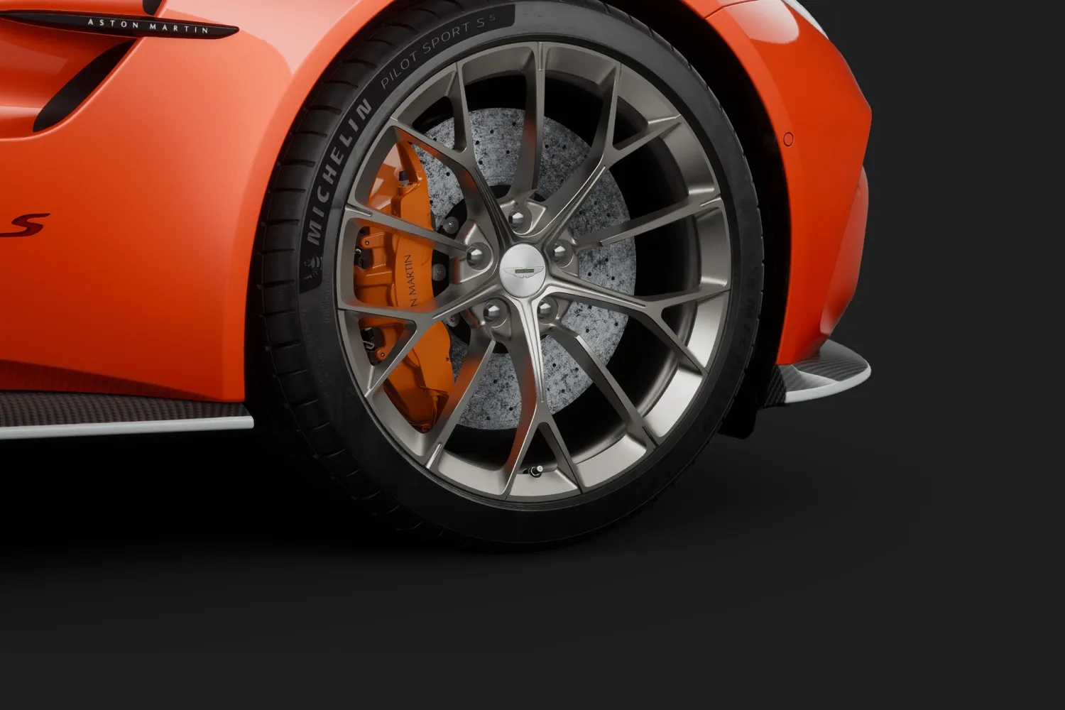 Aston Martin Vantage: Колёса Y-Spoke и оранжевые суппорты