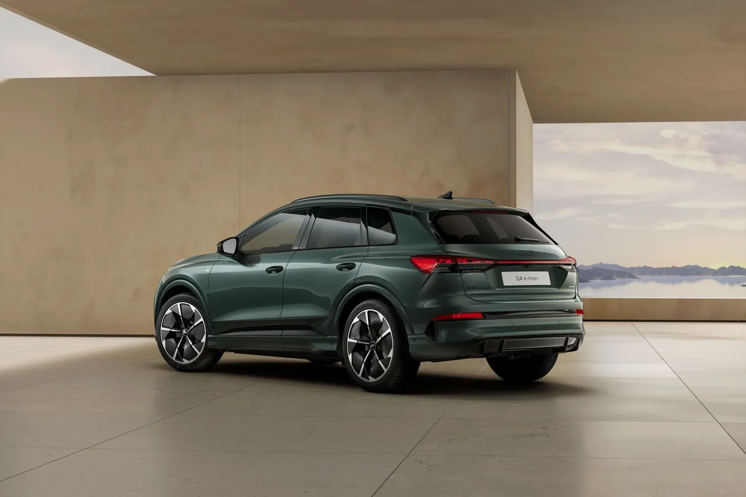 Audi Q4 E-tron: Корма Q4 e-tron: световая полоса и багажник 515 л