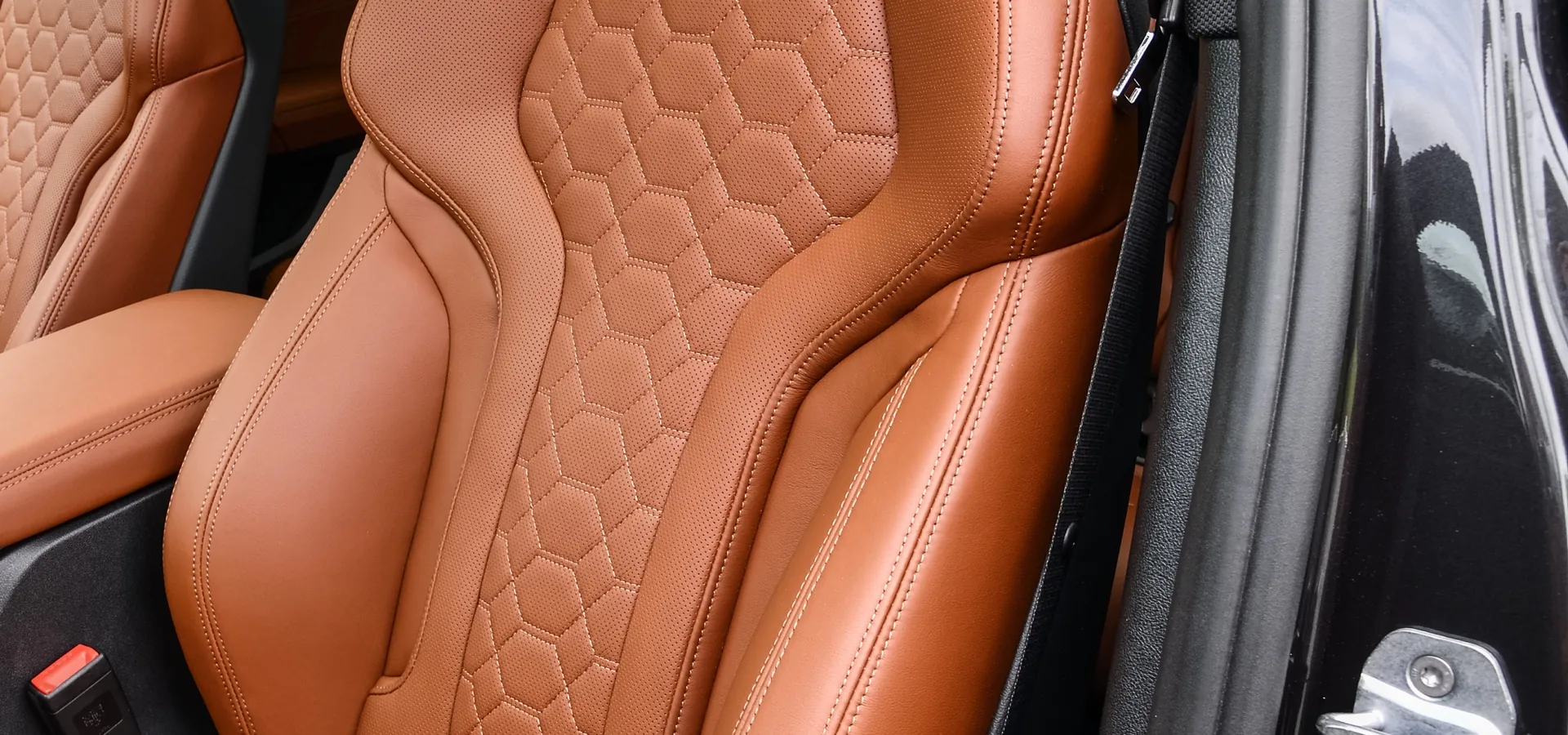 M-кресла X4 M Competition в коже Merino Sakhir Orange
