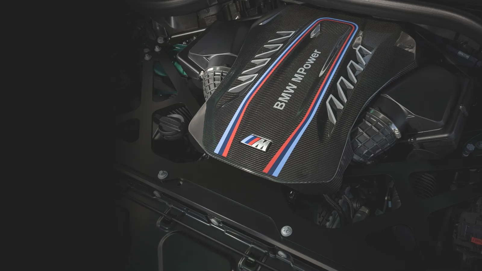 625 л.с. из V8 S68 под карбоновой крышкой