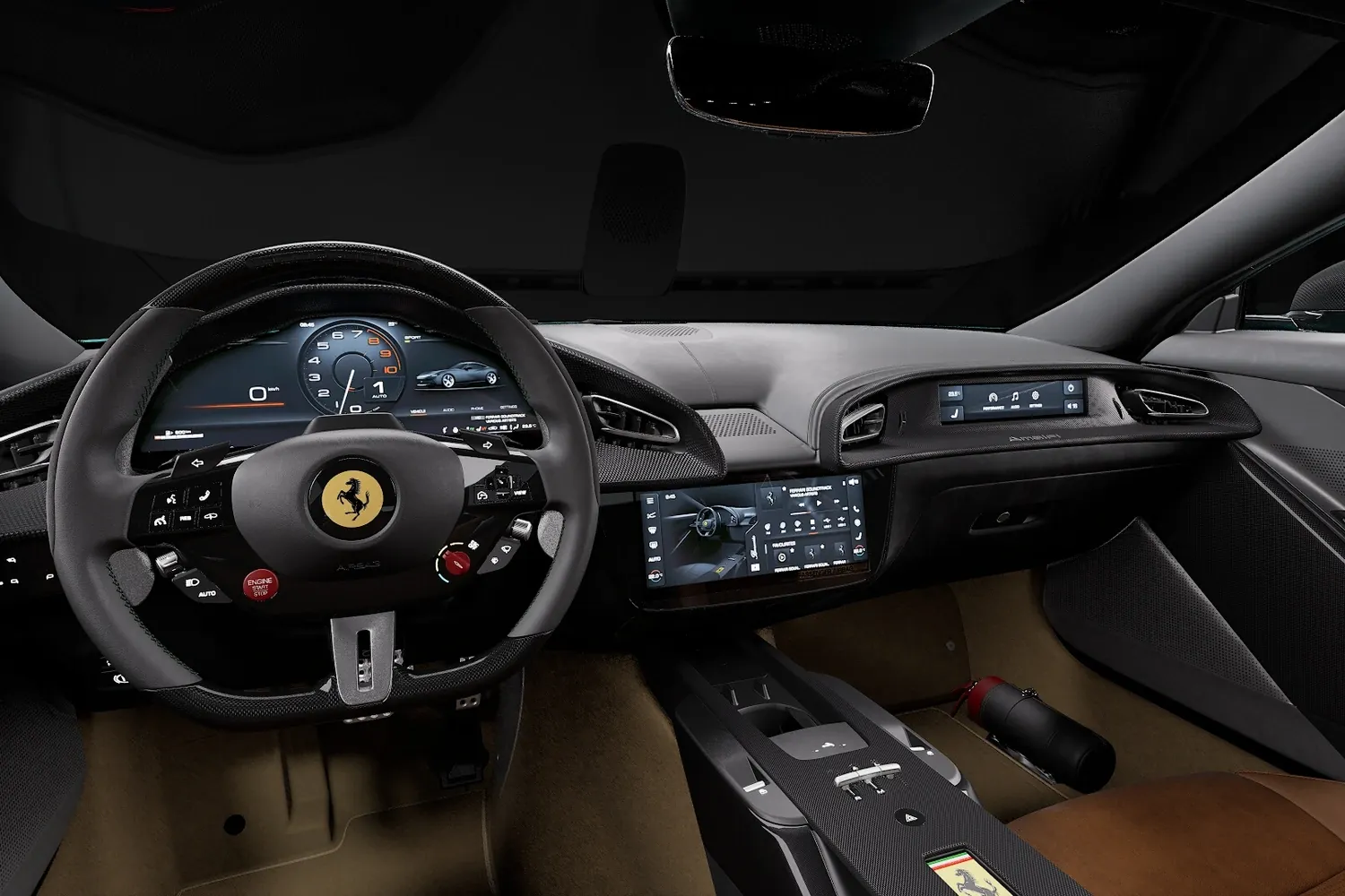 Ferrari Amalfi: Руль с физическими кнопками и три экрана