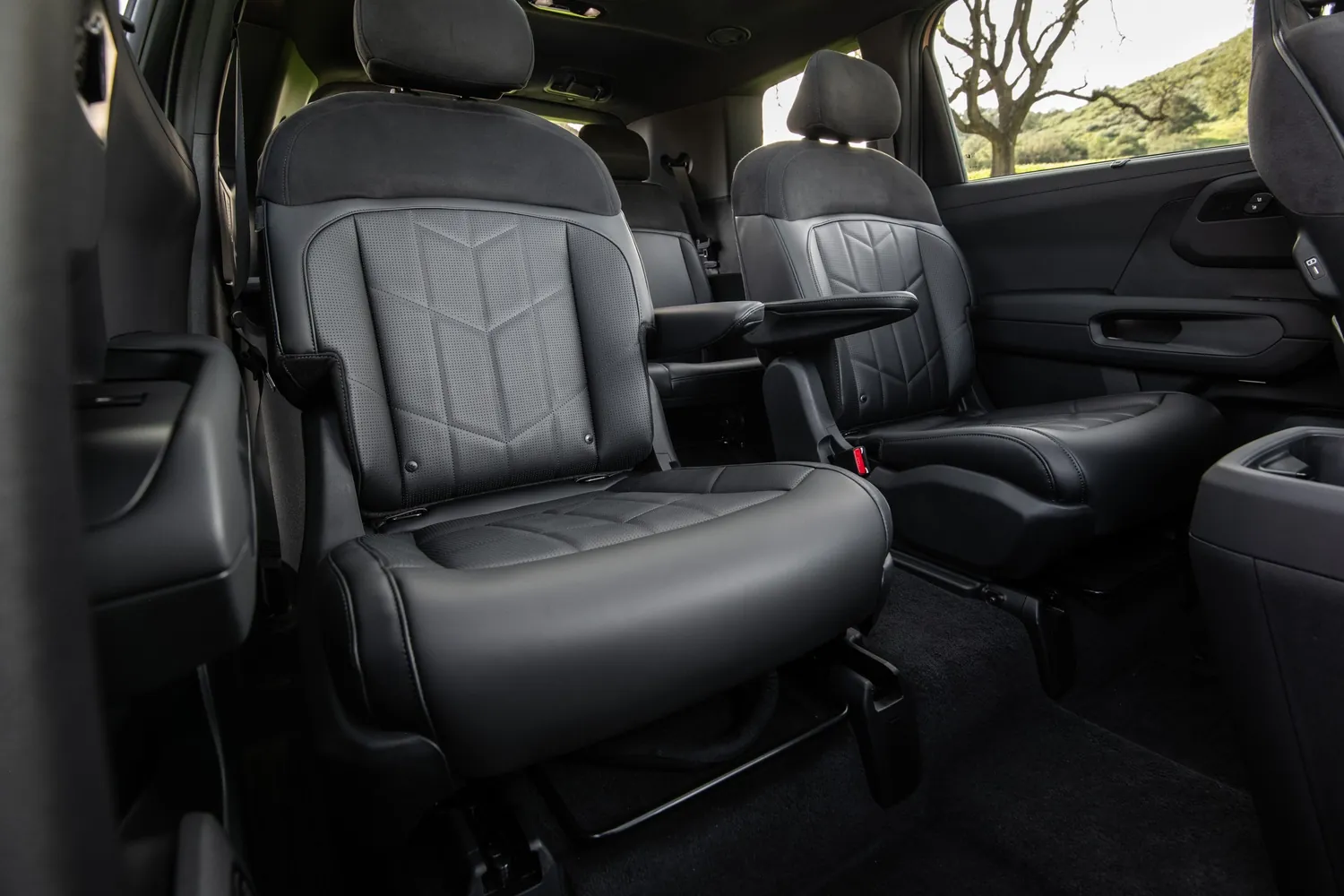 Kia Telluride: Капитанские кресла второго ряда