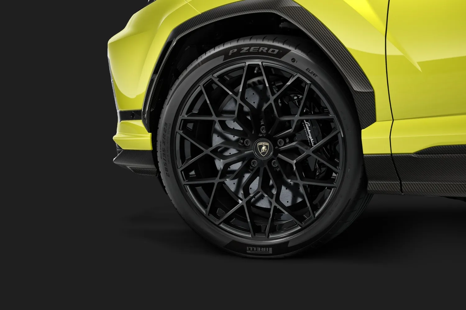 Lamborghini Urus: Aether 23 дюйма и карбон-керамика
