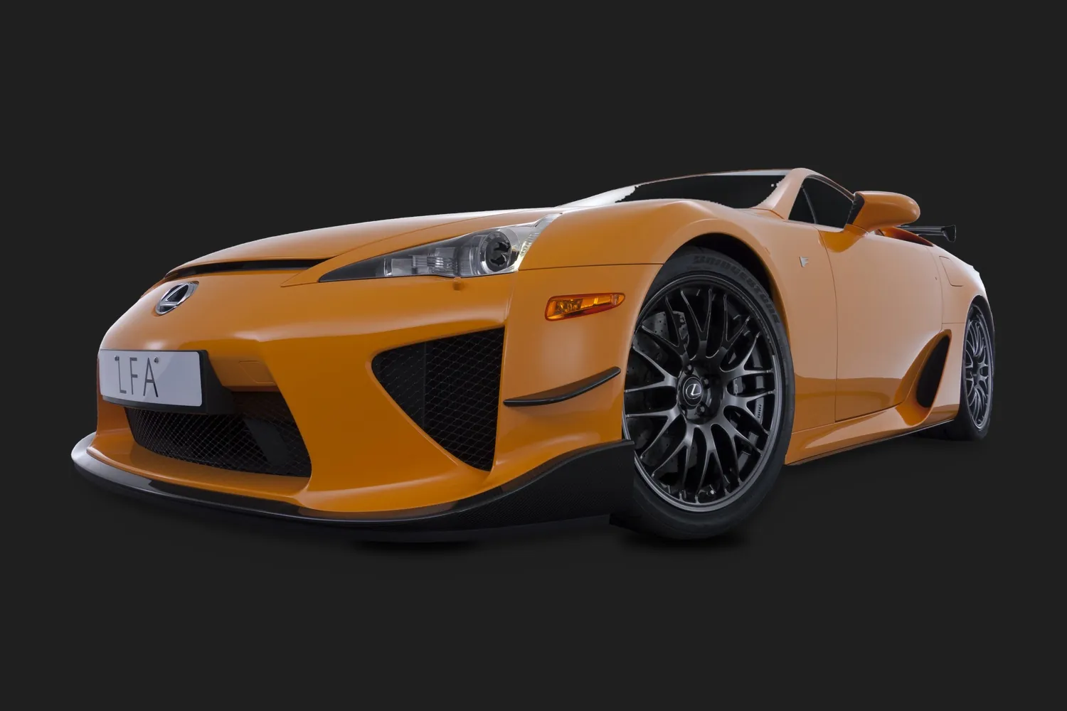 Lexus LFA: LFA, разбивший бокал звуком