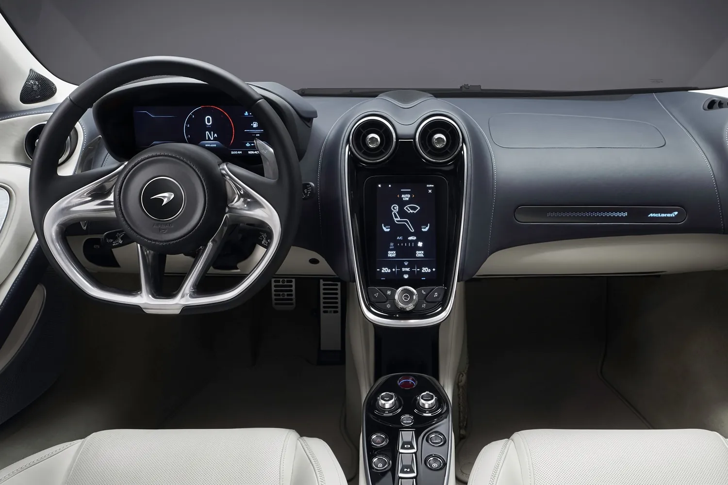 McLaren GTS: Щиток 12,3 дюйма и вертикальный экран GTS