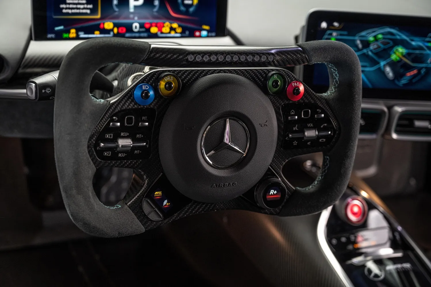 Mercedes-Benz AMG ONE: Руль AMG ONE и экраны по 10 дюймов