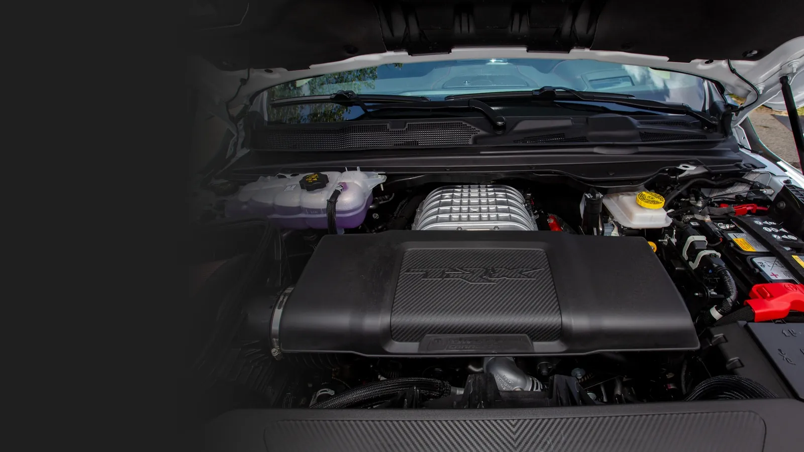 788 л.с. и 922 Н·м от компрессорного V8 HEMI 6,2