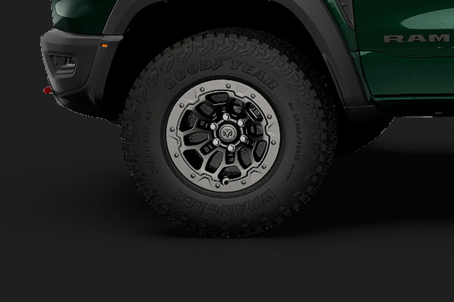 RAM 1500 TRX: Колесо 18 дюймов с кольцом Satin Titanium и шина 35 дюймов
