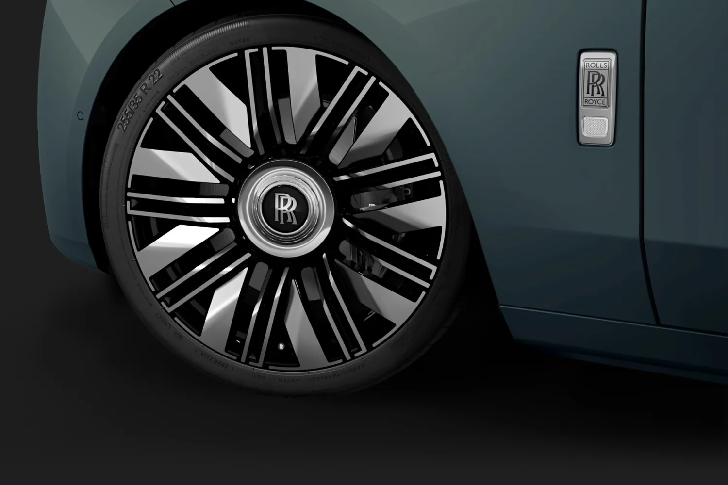 Rolls Royce Ghost II: Колёса 22 дюйма с девятью спицами