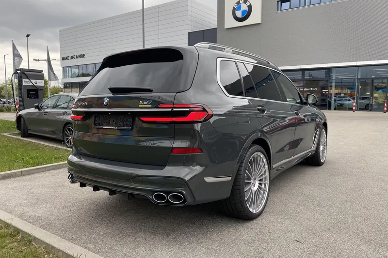 Заказать Alpina XB7 MANUFAKTUR 2026 4.4 л 621 л.с Бензин с пробегом 10 км, Автомат, Полный привод, цвет Серый, поставка из Германия, доставка по РФ XB7 MANUFAKTUR - фото 2