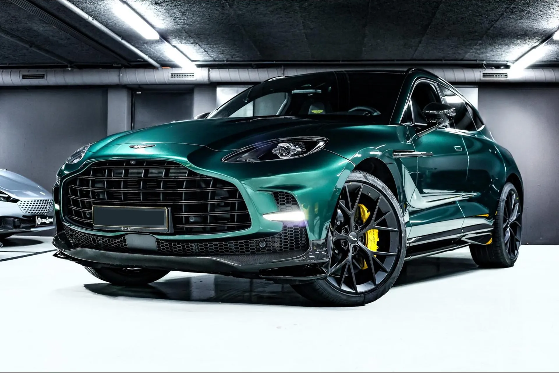 Aston Martin DBX 707