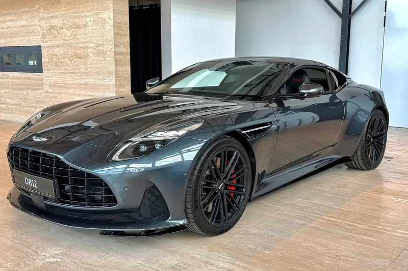 Aston Martin DB12 Coupé