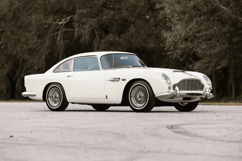 Купить Aston Martin DB5 1964 4.0 л 282 л.с Бензин, Белый, Механика, Задний привод — авто из США, с доставкой по всей России DB5 - фото 3