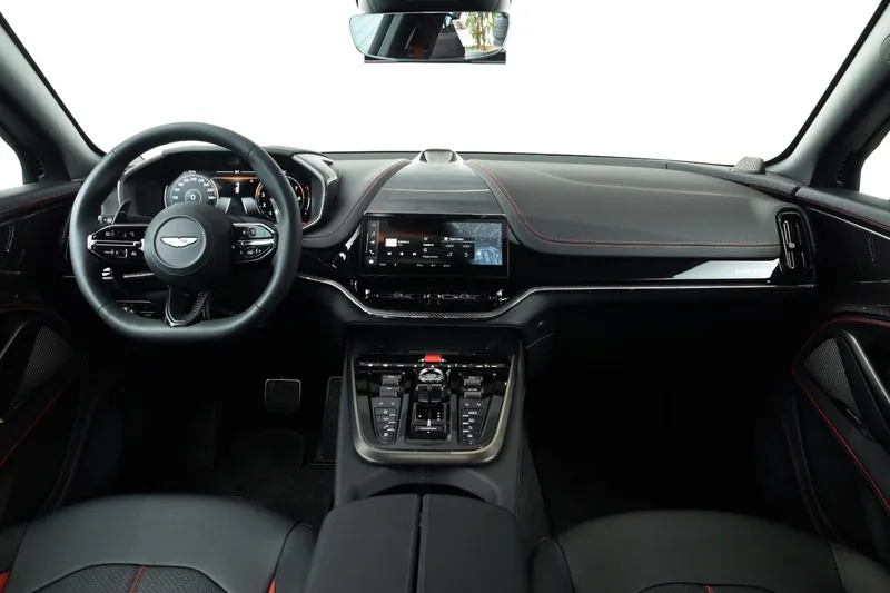 Надёжный Aston Martin DBX S 2026 4.0 л 727 л.с Бензин с двигателем 4,0 л, Зелёный, пробег 200 км, Автомат, поставка из Чехия, фото 8