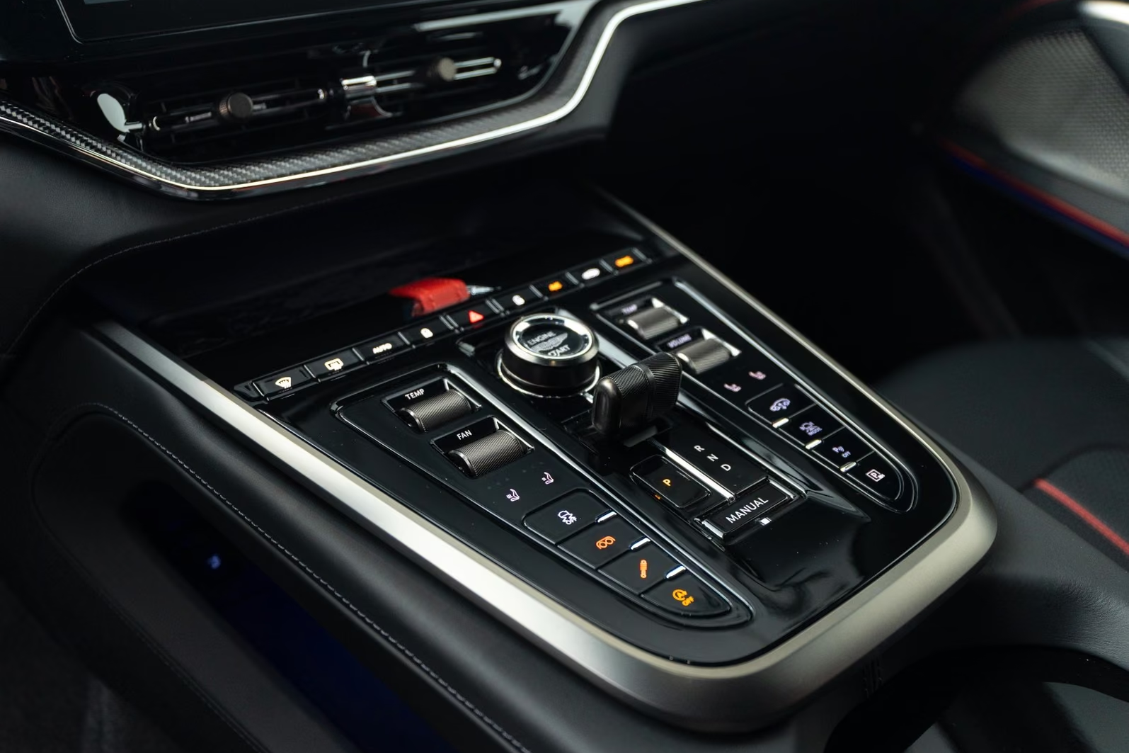 Aston Martin DBX S 2026 4.0 л 727 л.с Бензин, пробег 200 км, Зелёный, Полный привод, Автомат, авто из Чехия, доставка по РФ, фото 11