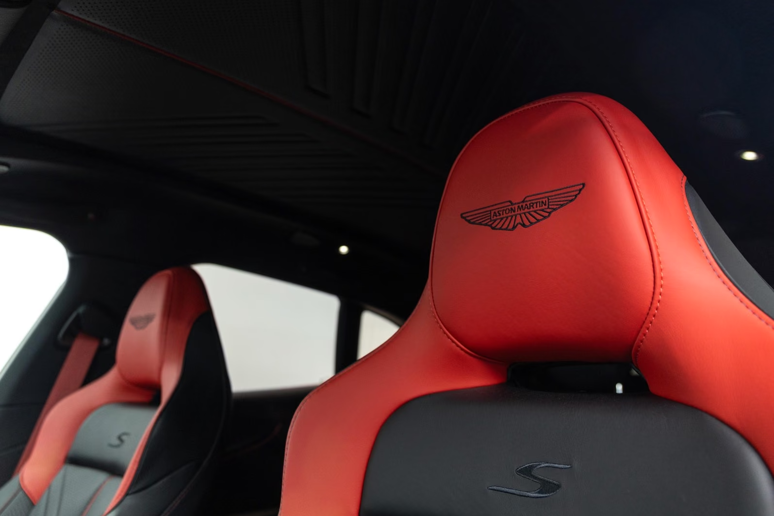 Оформить заказ на Aston Martin DBX S 2026 4.0 л 727 л.с Бензин, коробка: Автомат, привод: Полный привод, доставка по России, салон в Москве, фото 14