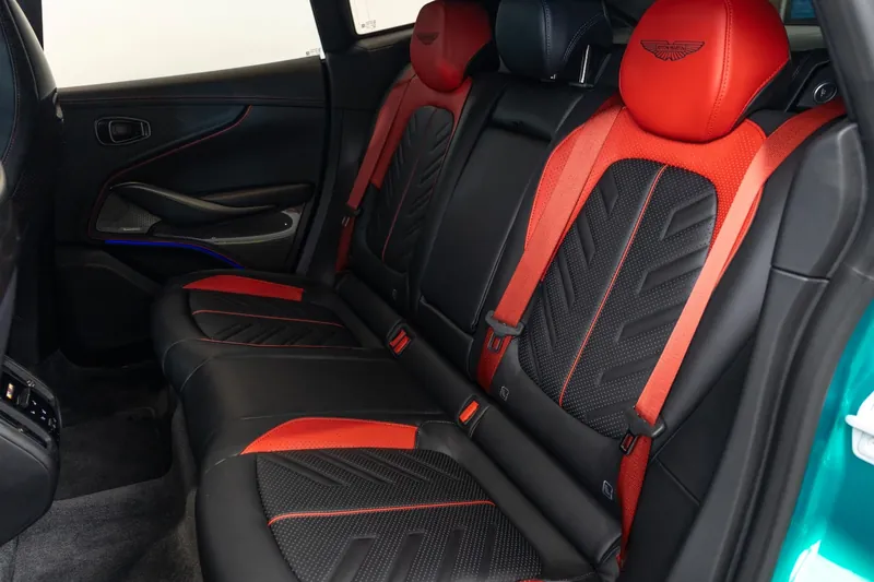 Aston Martin DBX S 2026 4.0 л 727 л.с Бензин, пробег 200 км, Зелёный цвет, коробка Автомат, привод Полный привод, авто из Чехия, фото 15