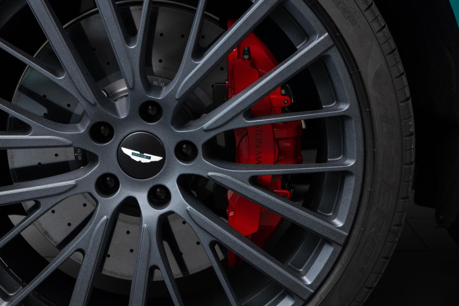 Aston Martin DBX S 2026 4.0 л 727 л.с Бензин, пробег 200 км, цвет кузова Зелёный, тип трансмиссии Автомат, привод Полный привод, из Чехия, фото 18