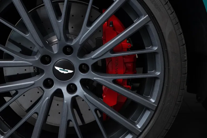 Aston Martin DBX S 2026 4.0 л 727 л.с Бензин, пробег 200 км, цвет кузова Зелёный, тип трансмиссии Автомат, привод Полный привод, из Чехия, фото 18