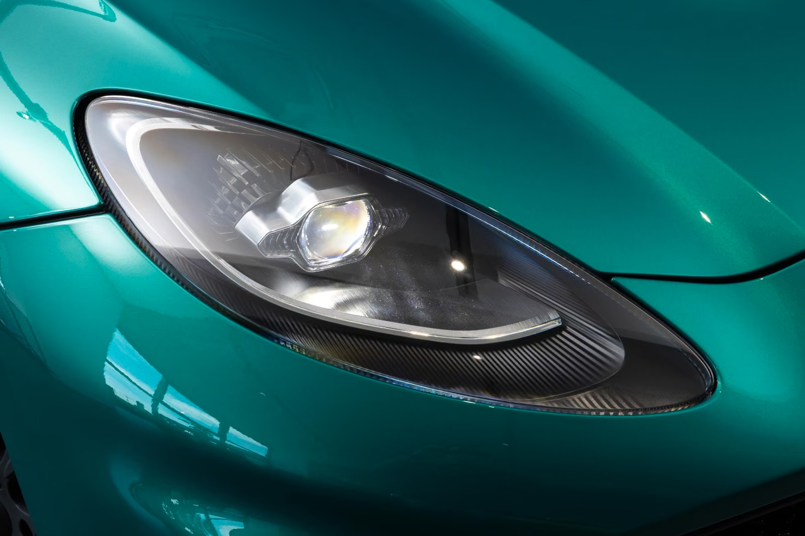 Доступен к заказу Aston Martin DBX S 2026 4.0 л 727 л.с Бензин: Зелёный, коробка Автомат, привод Полный привод, осмотр и тест-драйв в Москве, фото 19