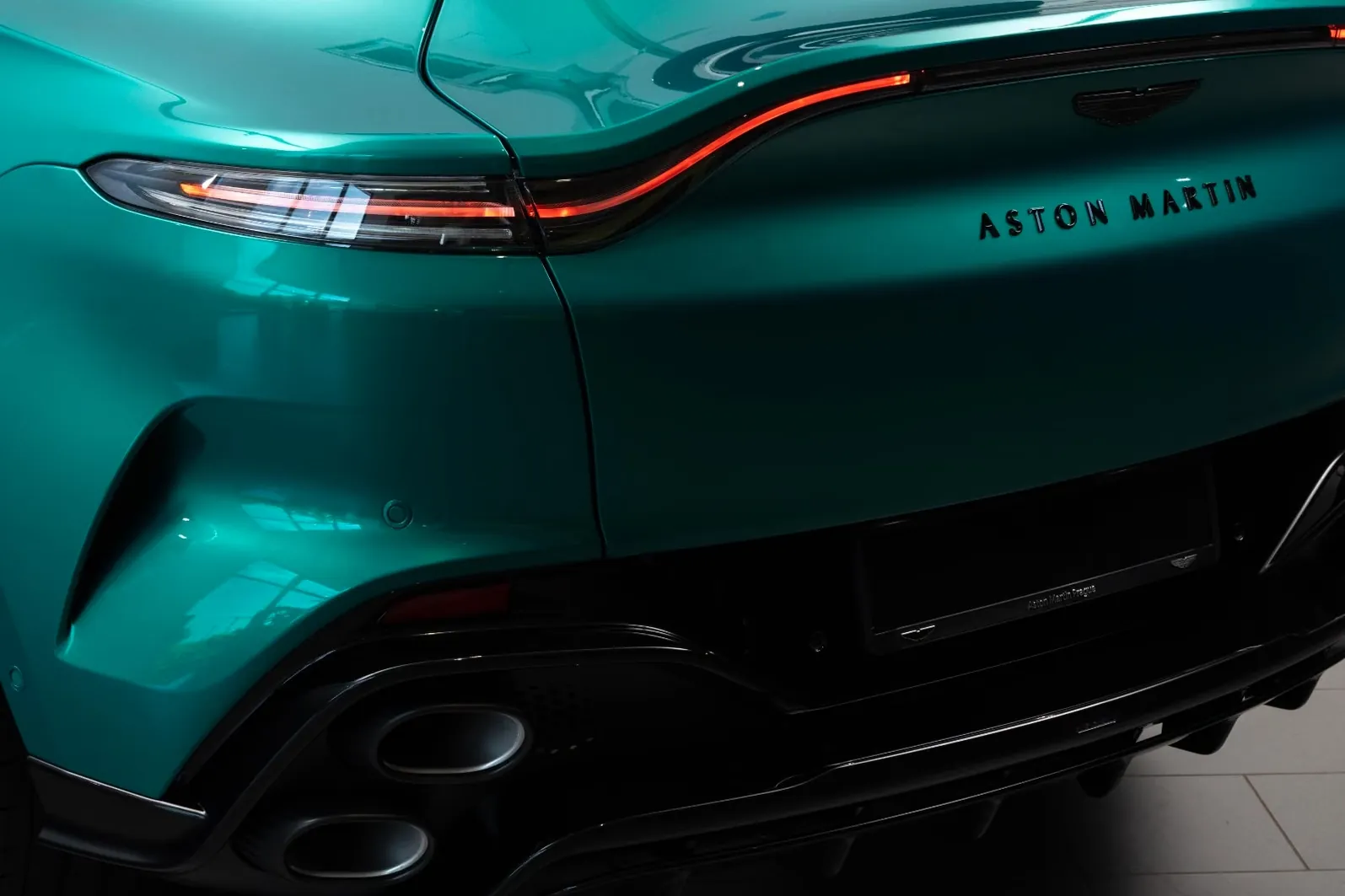 Купить Aston Martin DBX S 2026 4.0 л 727 л.с Бензин с доставкой: пробег 200 км, Зелёный, Автомат, Полный привод, поставка из Чехия, фото 20