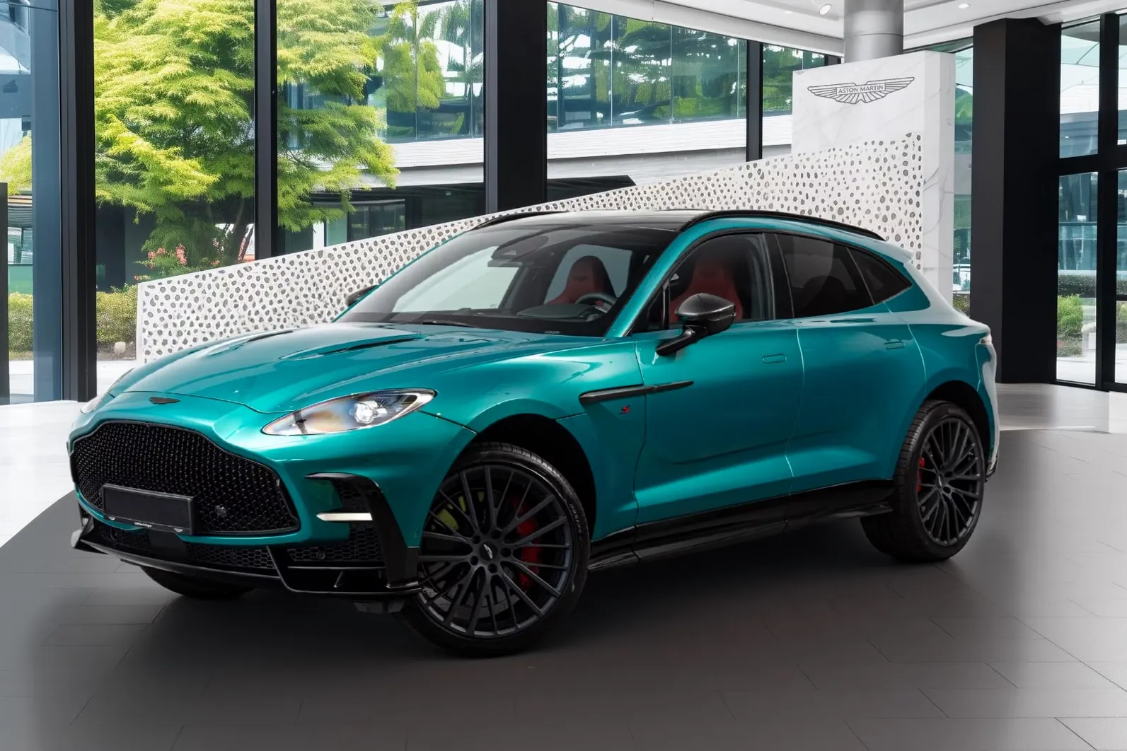 Aston Martin DBX S 2026, зелёный