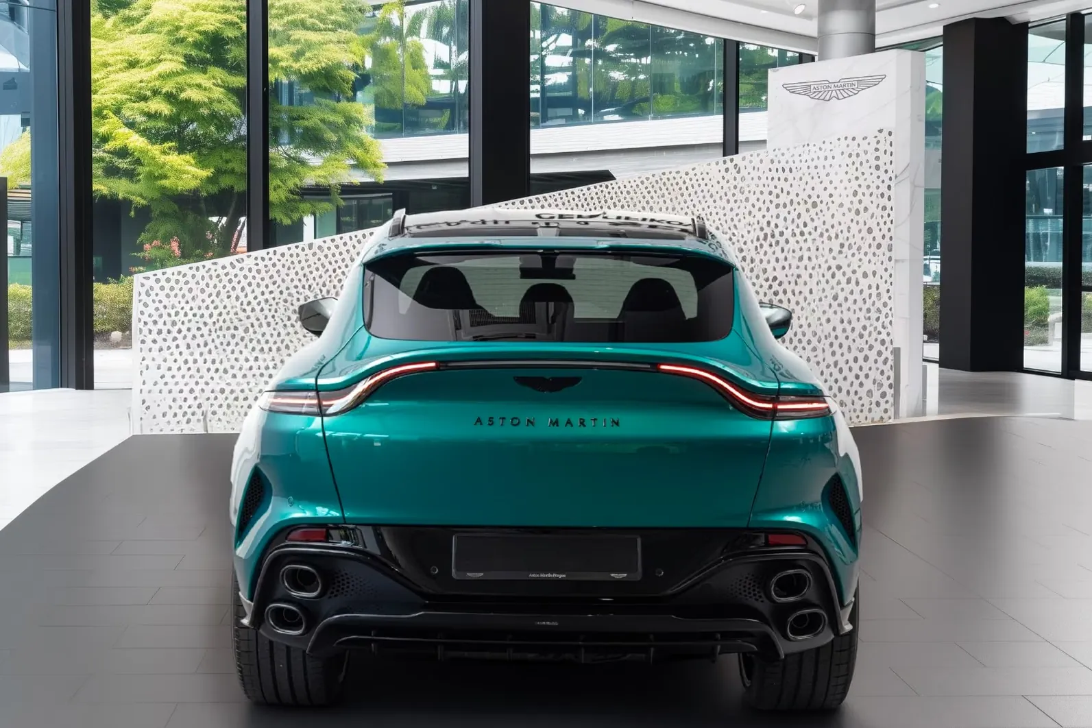 Новый Aston Martin DBX S 2026 4.0 л 727 л.с Бензин: Полный привод, Зелёный, коробка — Автомат, привезён из Чехия, доставка по регионам, фото 5
