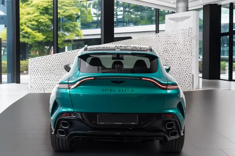 Новый Aston Martin DBX S 2026 4.0 л 727 л.с Бензин: Полный привод, Зелёный, коробка — Автомат, привезён из Чехия, доставка по регионам, фото 5
