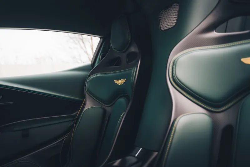 Aston Martin Valhalla - фото 2