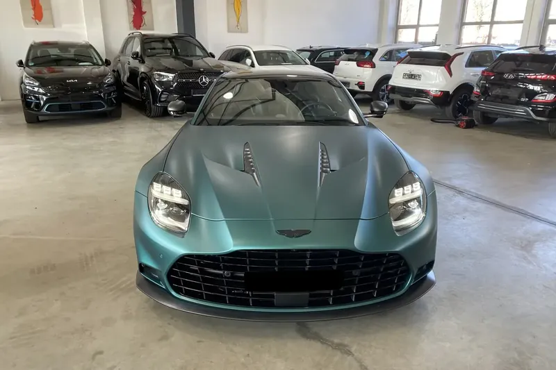 Aston Martin Vanquish 2026 5.2 л 835 л.с Бензин, новый авто, Задний привод, Автомат, цвет Зелёный, страна-производитель — Великобритания Vanquish - фото 2