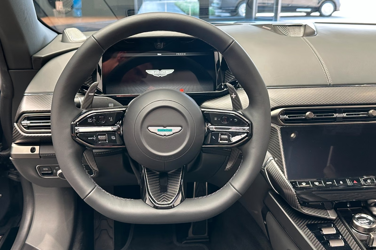 Автомобиль Aston Martin Vanquish Volante - Q Satin Xenon Grey - Titan 2026 5.2 л 835 л.с Бензин, Серый, пробег 50 км, производство — Германия, доставка по РФ, фото 9