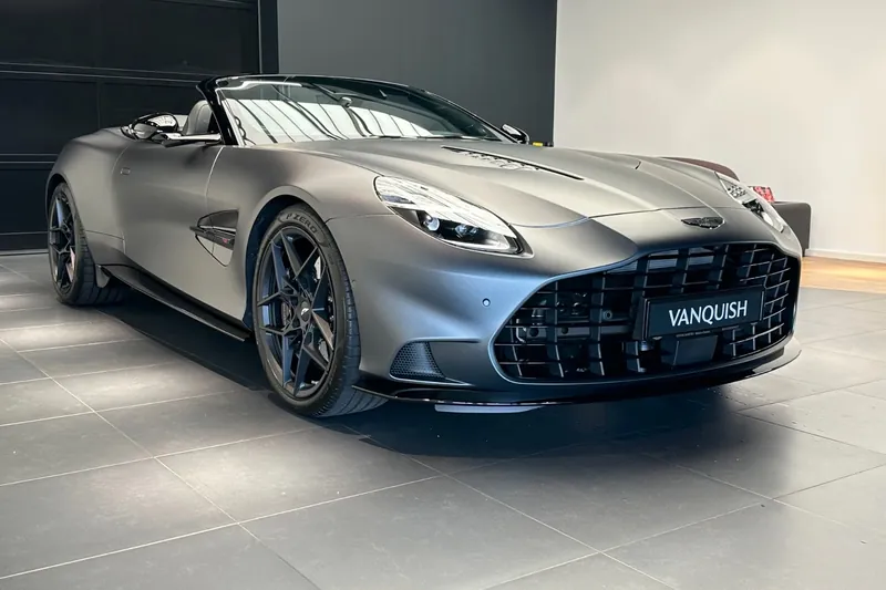 Aston Martin Vanquish Volante - Q Satin Xenon Grey - Titan 2026 5.2 л 835 л.с Бензин, новый авто, Задний привод, Автомат, цвет Серый, страна-производитель — Германия Vanquish Volante - Q Satin Xenon Grey - Titan - фото 2
