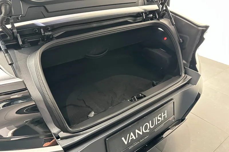 Новый Aston Martin Vanquish Volante - Q Satin Xenon Grey - Titan 2026 5.2 л 835 л.с Бензин: Задний привод, Серый, коробка — Автомат, привезён из Германия, доставка по регионам, фото 5