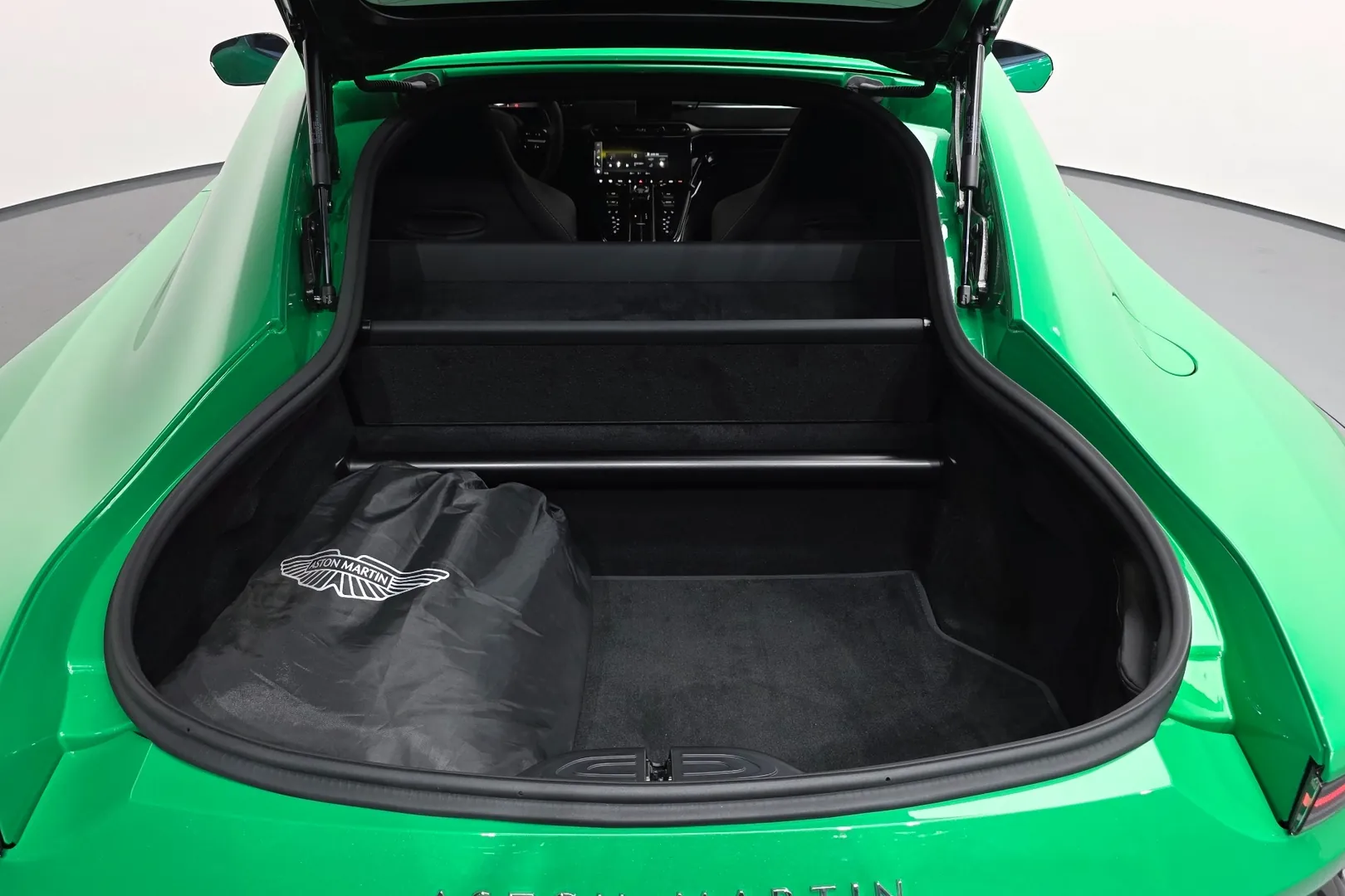 Aston Martin Vantage 2nd Generation 4.0 V8 Coupe 2025 4.0 л 665 л.с Бензин, пробег 779 км, цвет кузова Зелёный, тип трансмиссии Автомат, привод Задний привод, из Великобритания