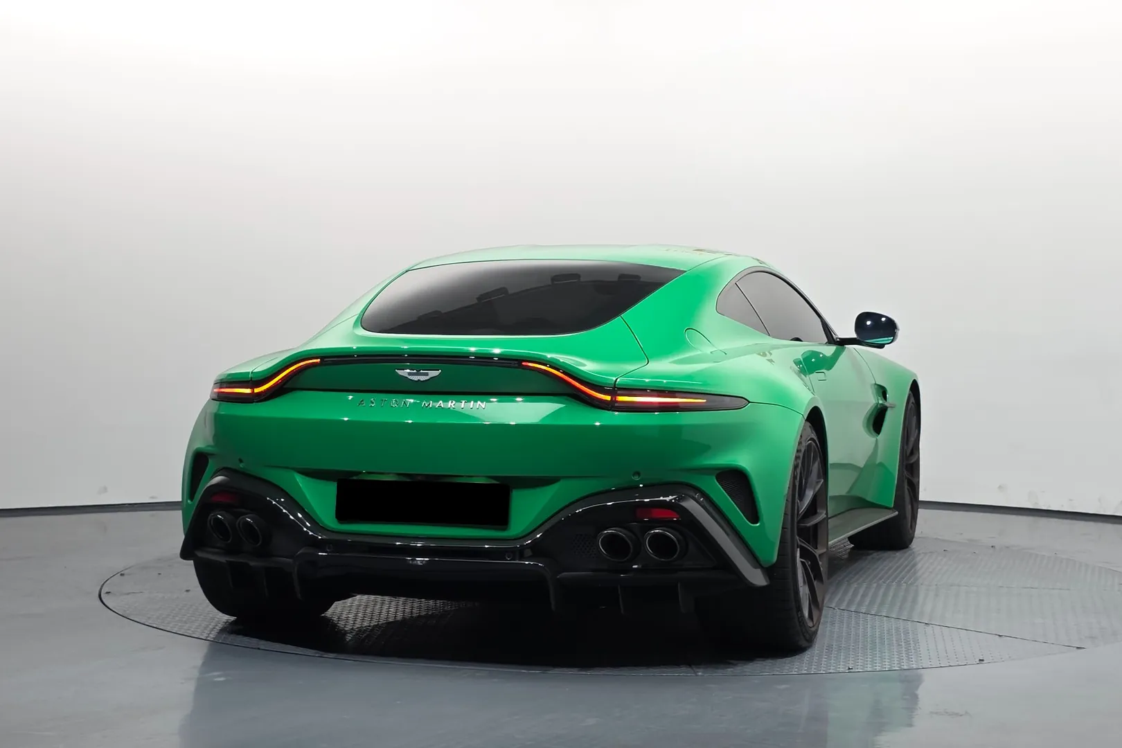 Купить Aston Martin Vantage 2nd Generation 4.0 V8 Coupe 2025 4.0 л 665 л.с Бензин, Зелёный, Автомат, Задний привод — авто из Великобритания, с доставкой по всей России