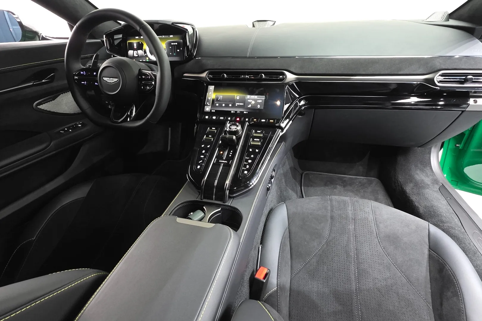 Aston Martin Vantage 2nd Generation 4.0 V8 Coupe 2025 4.0 л 665 л.с Бензин в продаже: Зелёный, Автомат, Задний привод, страна-производитель — Великобритания, доставка по РФ