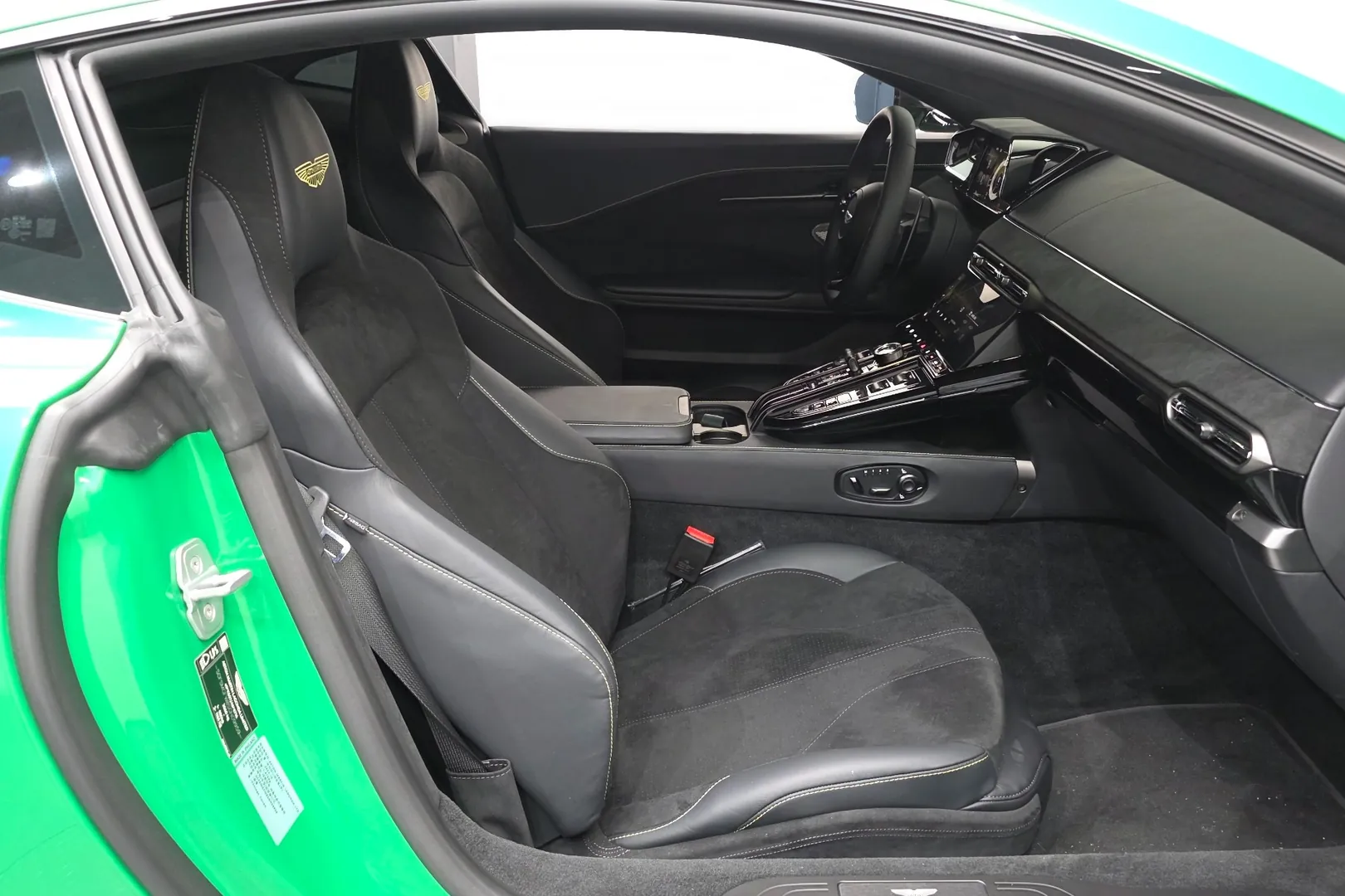 Aston Martin Vantage 2nd Generation 4.0 V8 Coupe 2025 4.0 л 665 л.с Бензин, коробка Автомат, привод Задний привод, автомобиль из Великобритания, доставка по России