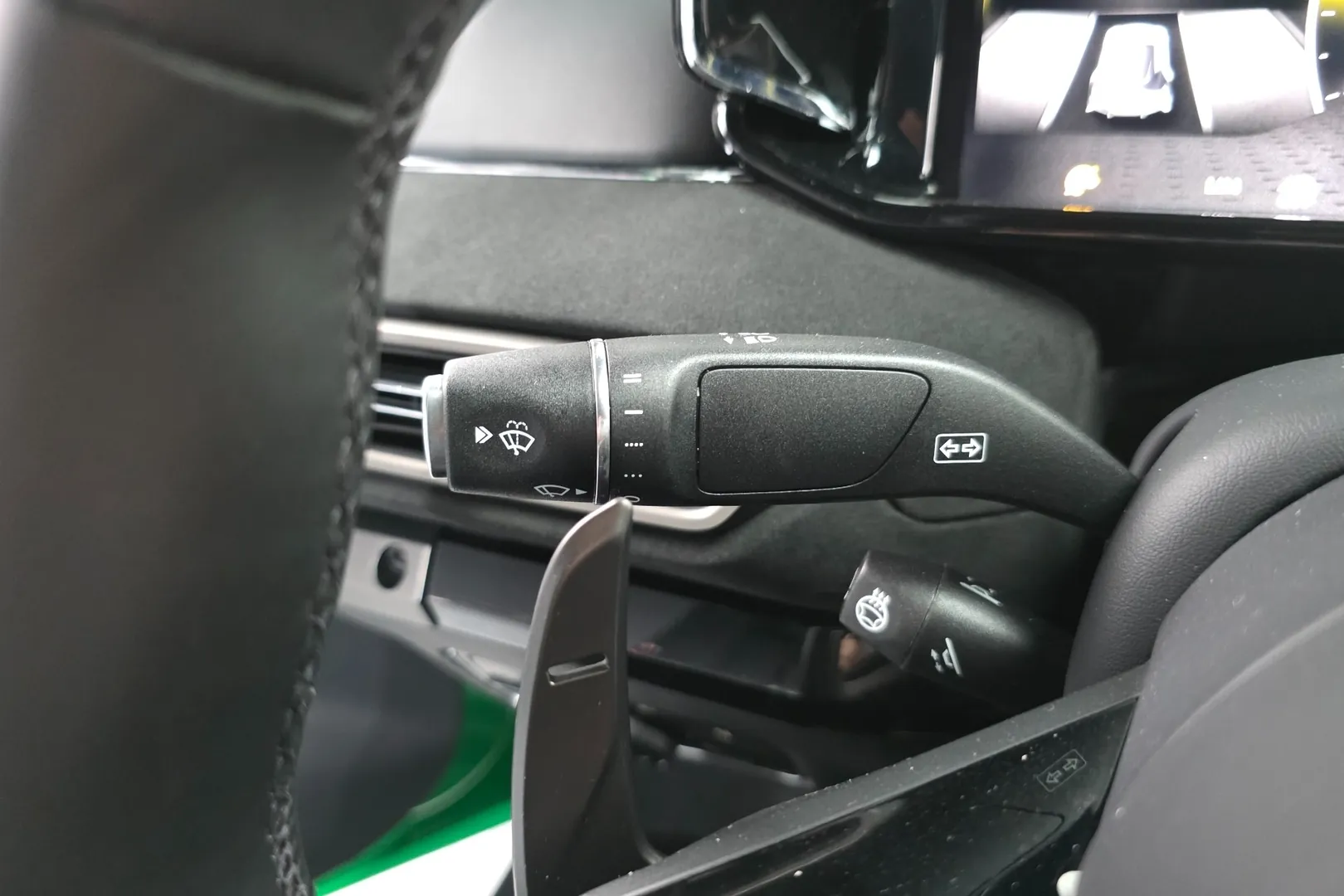 Автомобиль Aston Martin Vantage 2nd Generation 4.0 V8 Coupe 2025 4.0 л 665 л.с Бензин, Зелёный, пробег 779 км, производство — Великобритания, доставка по РФ