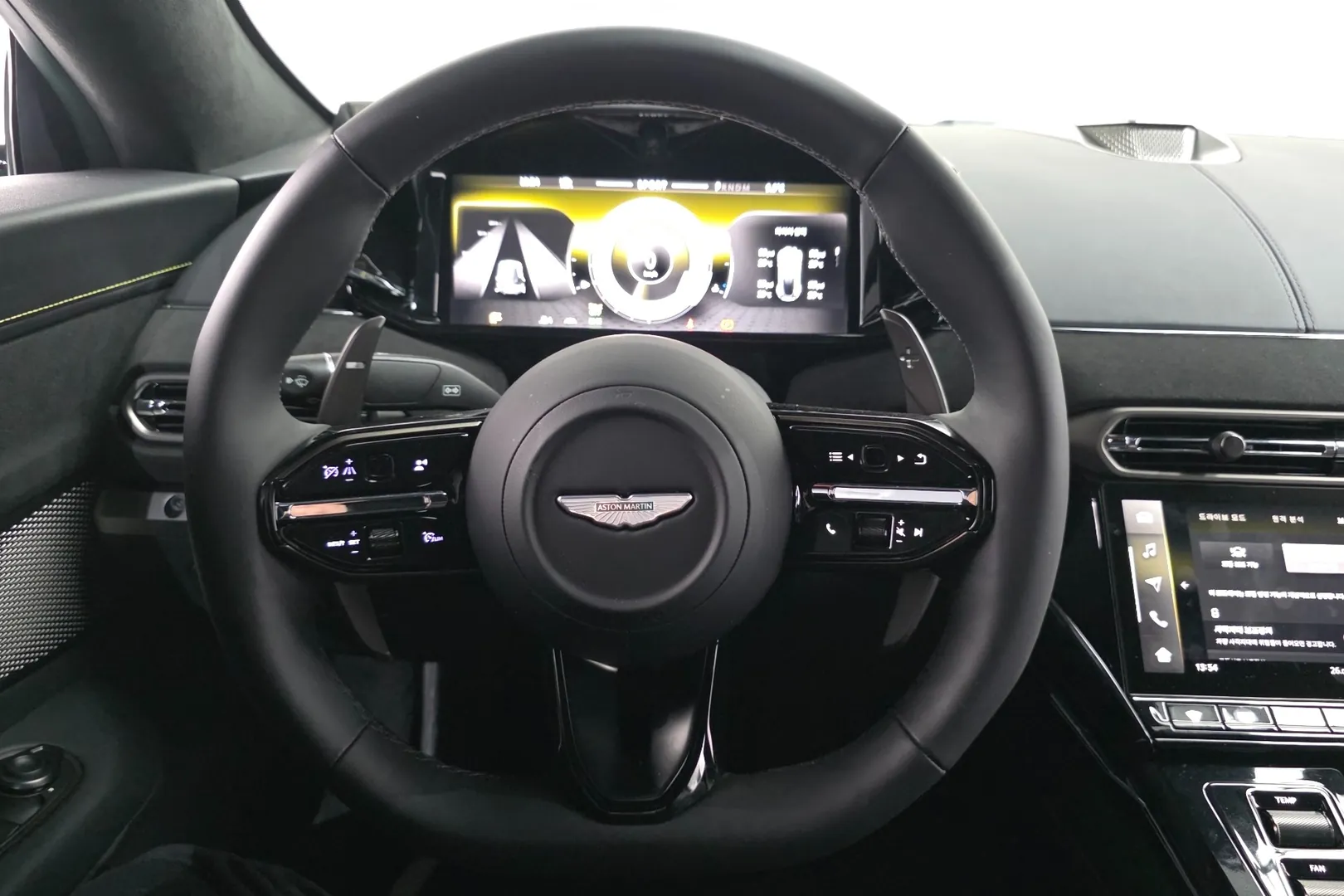 Новый Aston Martin Vantage 2nd Generation 4.0 V8 Coupe 2025 4.0 л 665 л.с Бензин: Задний привод, Зелёный, коробка — Автомат, привезён из Великобритания, доставка по регионам