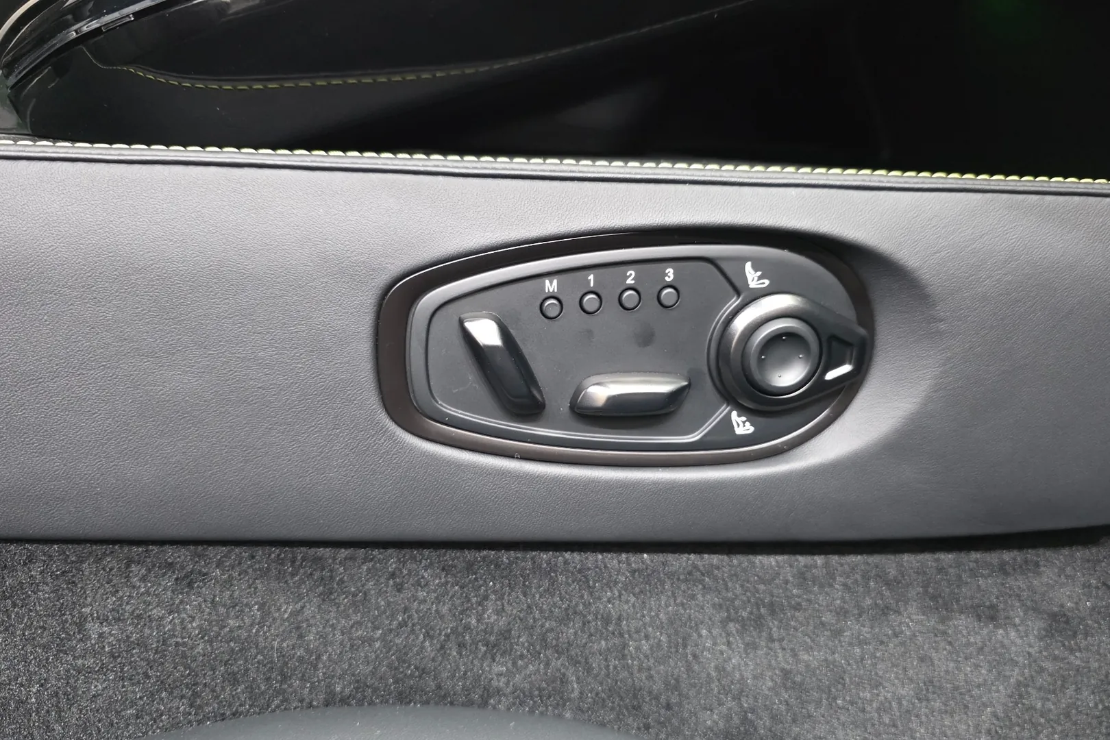 Заказать Aston Martin Vantage 2nd Generation 4.0 V8 Coupe 2025 4.0 л 665 л.с Бензин, Зелёный, Задний привод, Автомат — поставка из Великобритания, доставка по России и СНГ