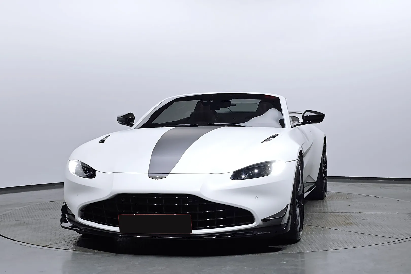 Aston Martin Vantage 2022 4.0 л 510 л.с Бензин, новый авто, Задний привод, Автомат, цвет Белый, страна-производитель — Великобритания