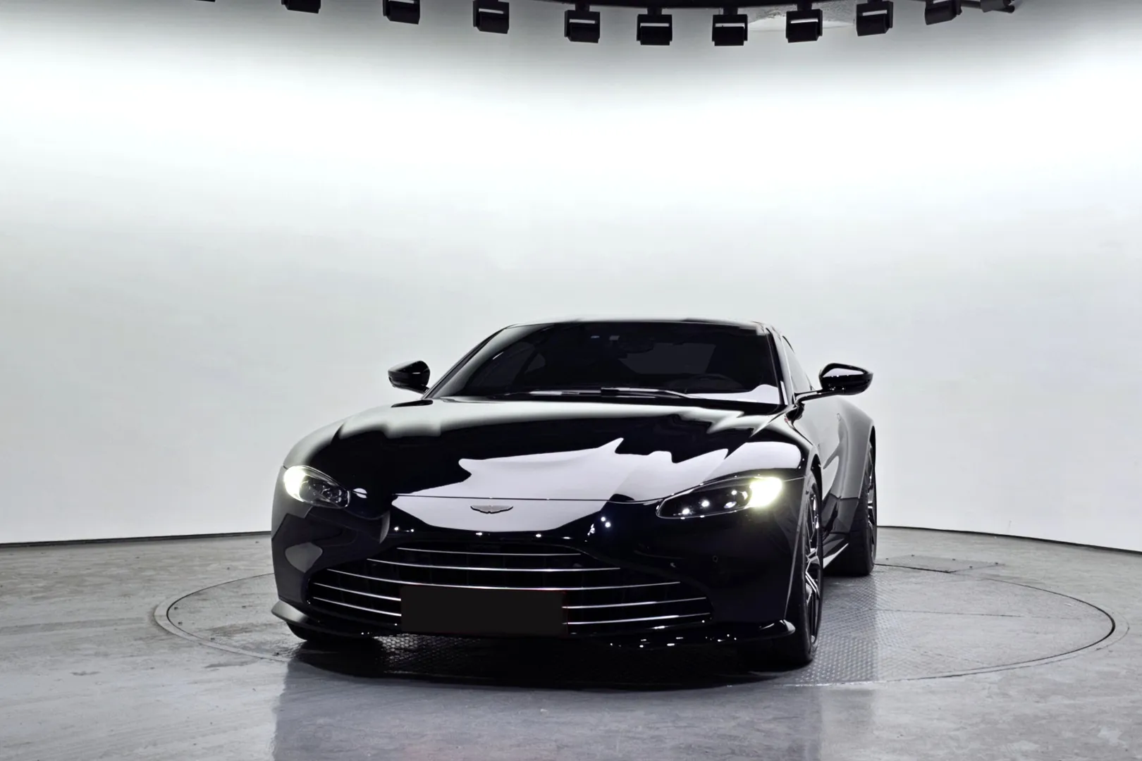 Aston Martin Vantage 2023 4.0 л 510 л.с Бензин, новый авто, Задний привод, Автомат, цвет Синий, страна-производитель — Великобритания