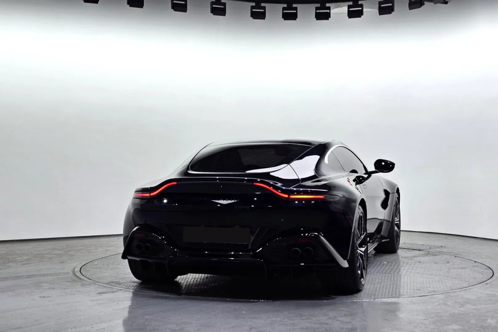 Купить Aston Martin Vantage 2023 4.0 л 510 л.с Бензин, Синий, Автомат, Задний привод — авто из Великобритания, с доставкой по всей России