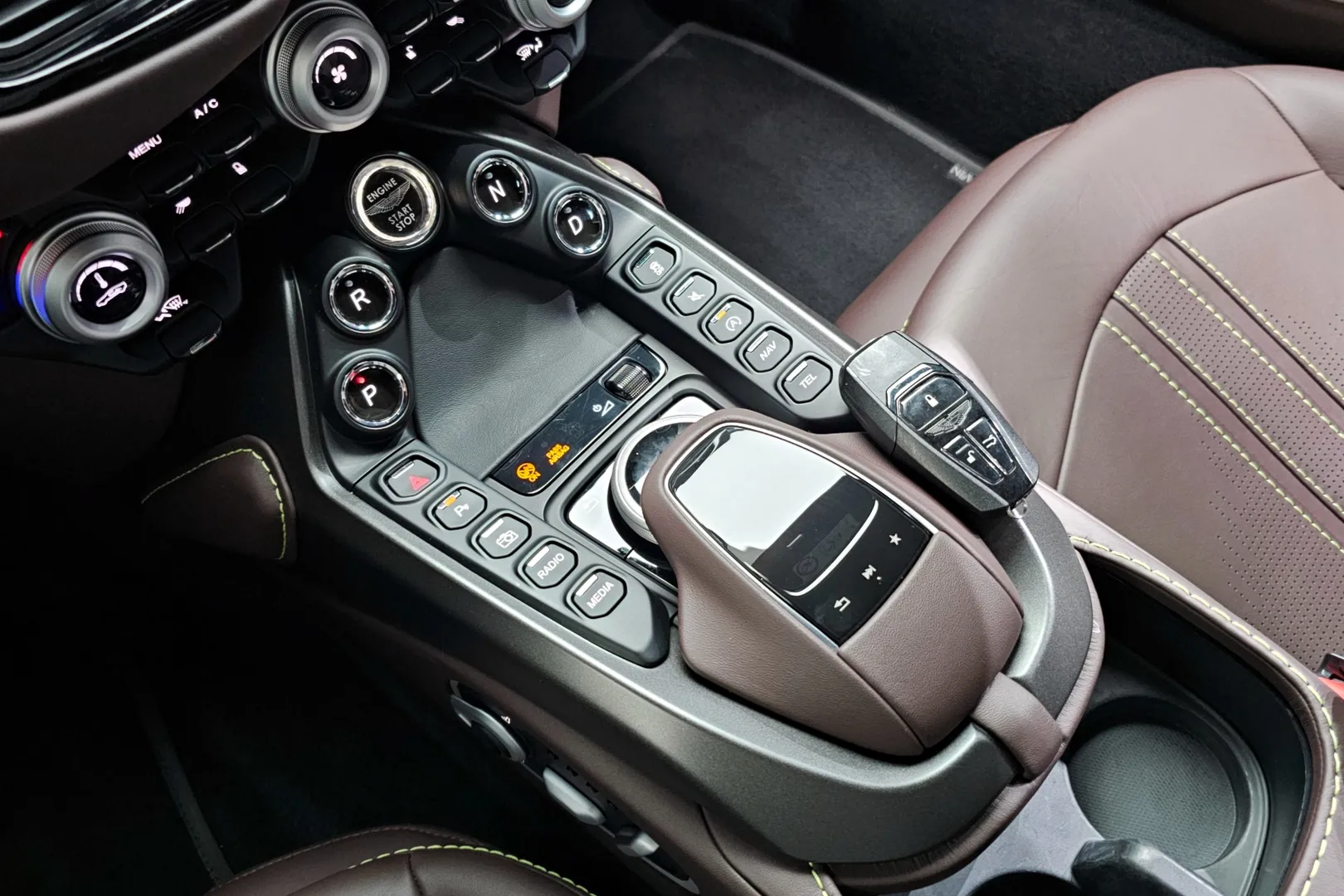 Заказать Aston Martin Vantage 2023 4.0 л 510 л.с Бензин, Синий, Задний привод, Автомат — поставка из Великобритания, доставка по России и СНГ