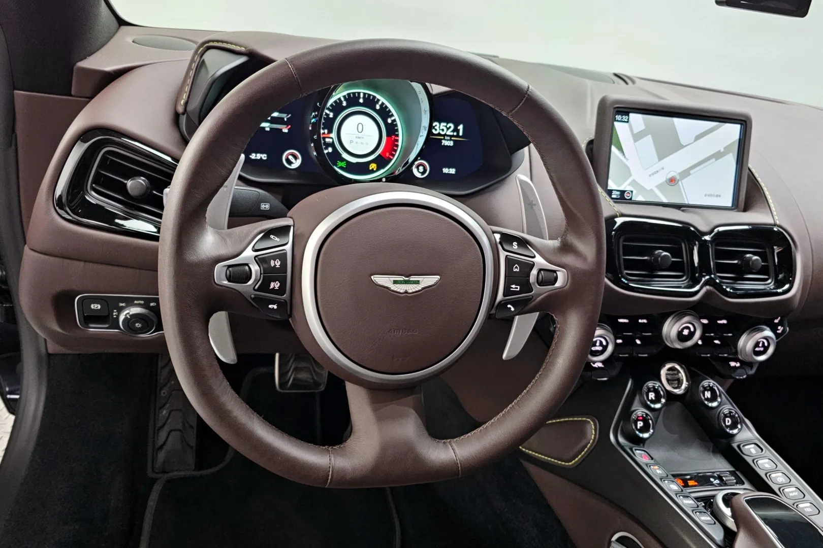 Надёжный Aston Martin Vantage 2023 4.0 л 510 л.с Бензин с двигателем 4,0 л, Синий, пробег 7 903 км, Автомат, поставка из Великобритания
