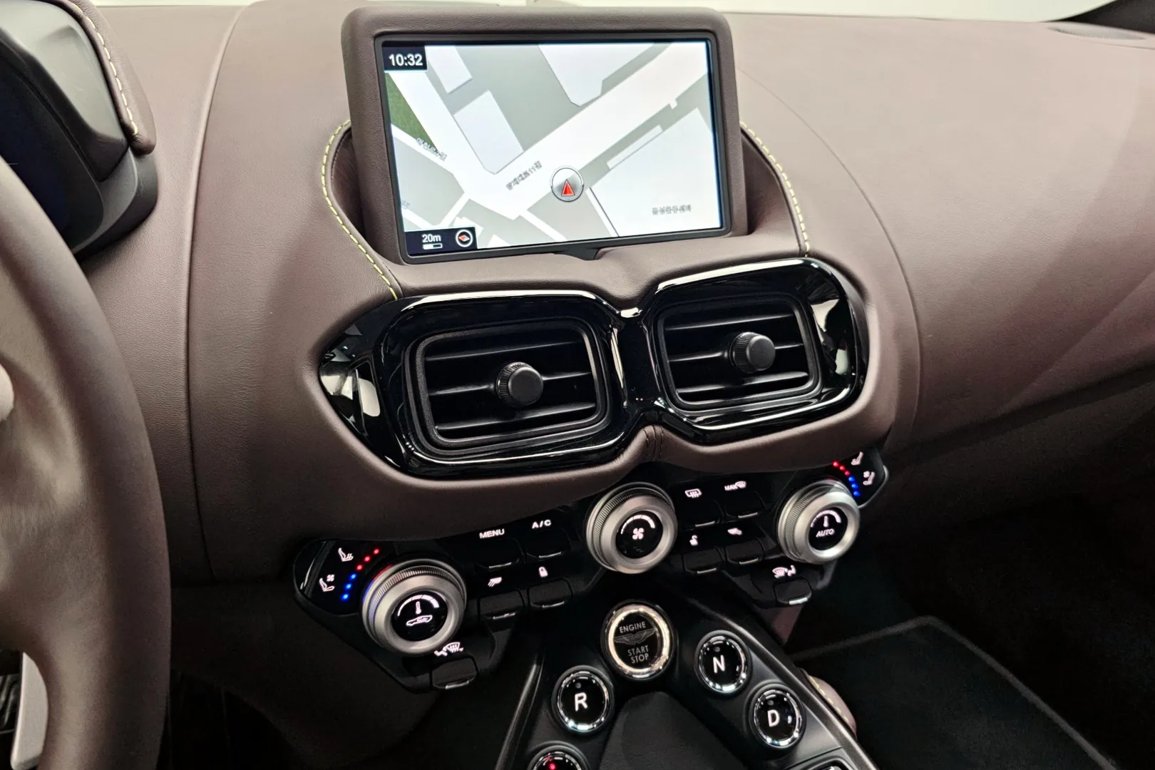 Aston Martin Vantage 2023 4.0 л 510 л.с Бензин, пробег 7 903 км, Синий, Задний привод, Автомат, авто из Великобритания, доставка по РФ
